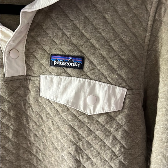 Patagonia Women's Olive Quilted Crewneck Sweater - Picture 4 of 6